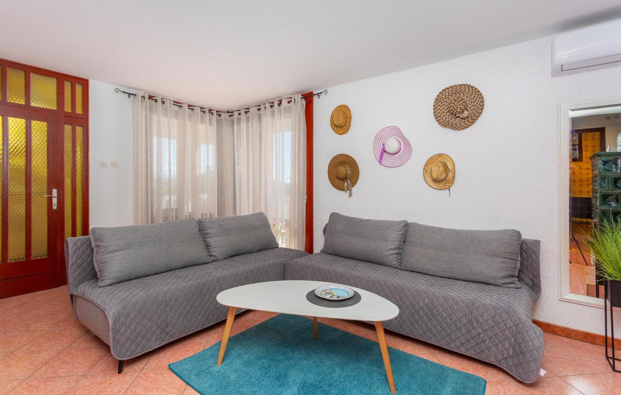 3 Bedroom Stunning Apartment In Krk 克尔克 外观 照片